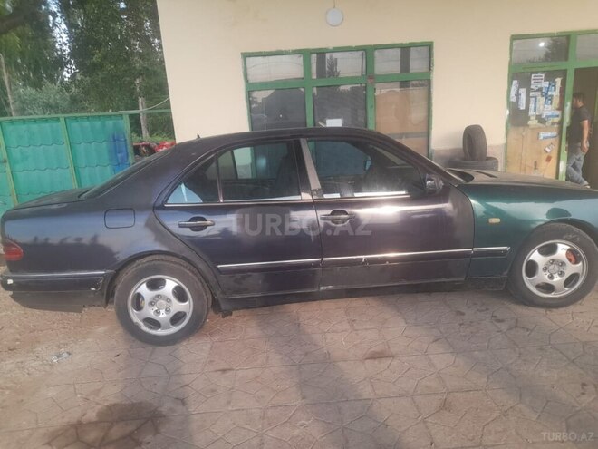 Mercedes E 200-5