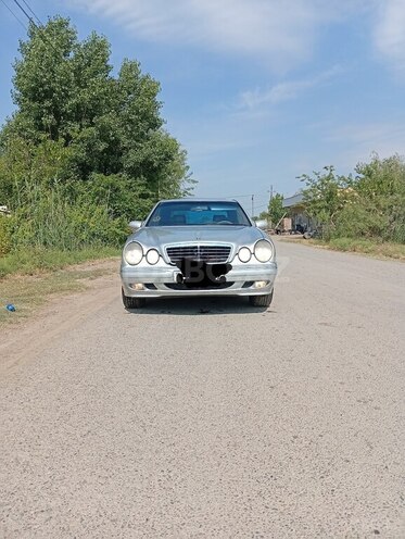 Mercedes E 230-1