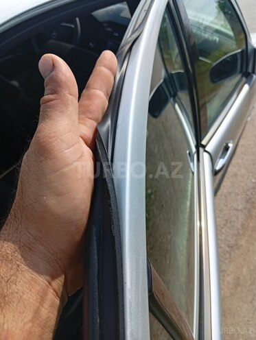Mercedes E 230-5