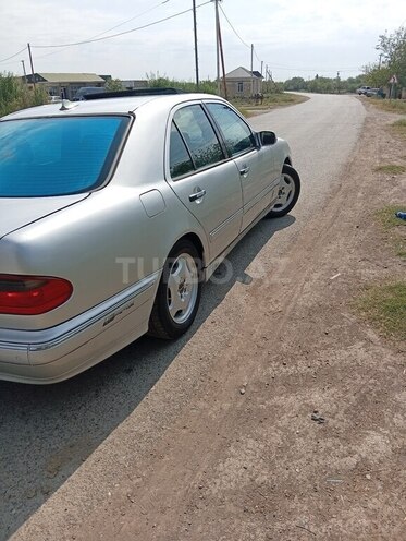 Mercedes E 230-3