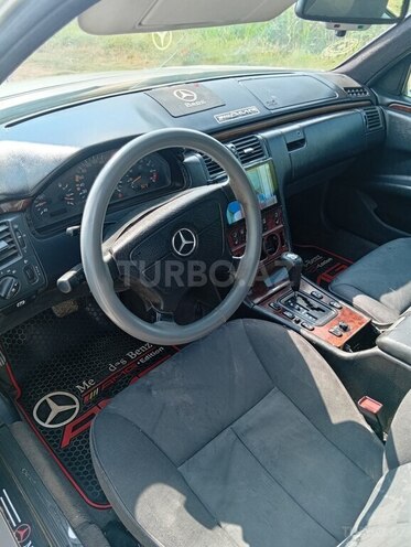 Mercedes E 230-8