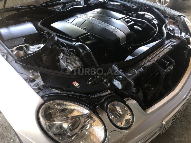 Mercedes E 240-17