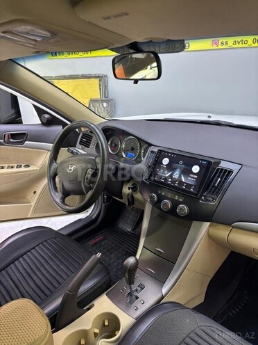 Hyundai Sonata-12