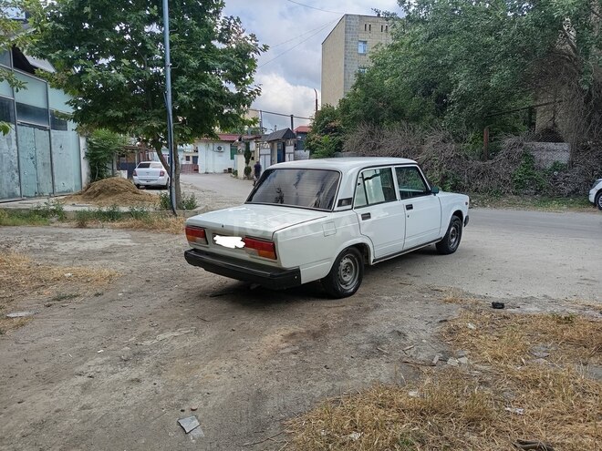 LADA (VAZ) 2107-2