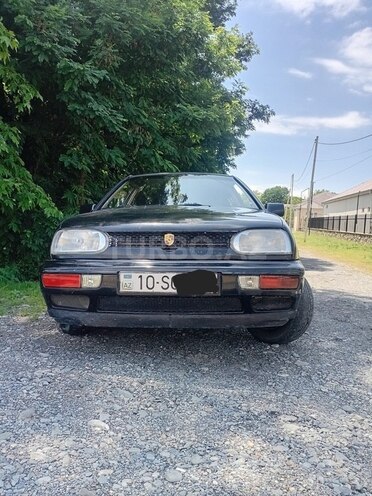 Volkswagen Golf-1