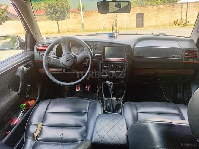 Volkswagen Golf-3