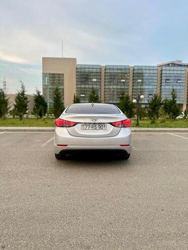 Hyundai Elantra-2