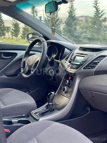 Hyundai Elantra-3