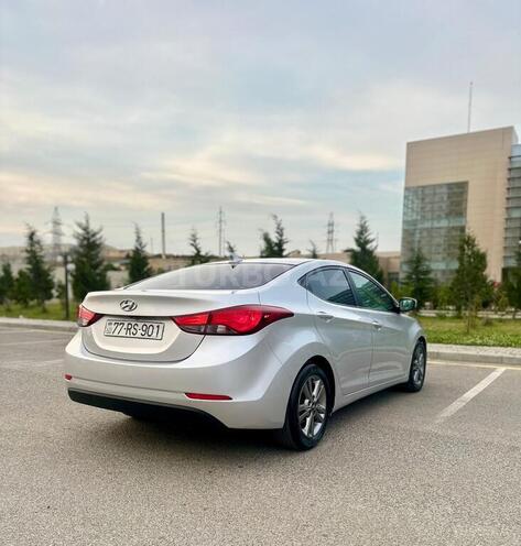 Hyundai Elantra-10