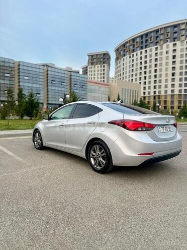 Hyundai Elantra-9