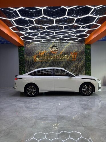 Changan Qiyuan A05-5