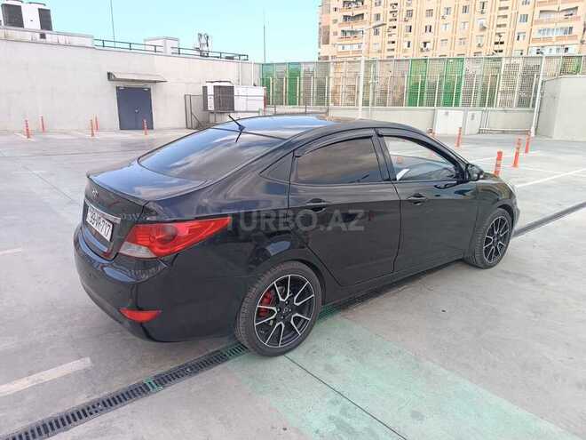 Hyundai Accent-4