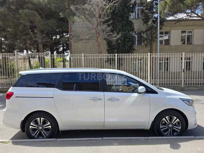 Kia Carnival-4