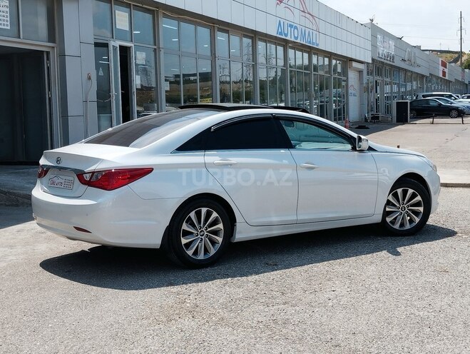 Hyundai Sonata-4