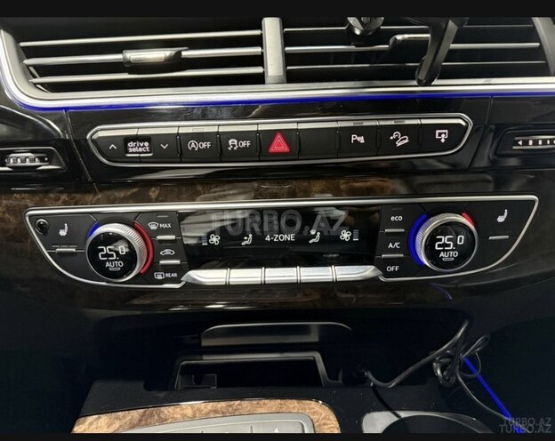 Audi Q7-13