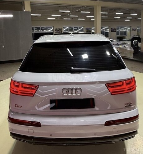 Audi Q7-5