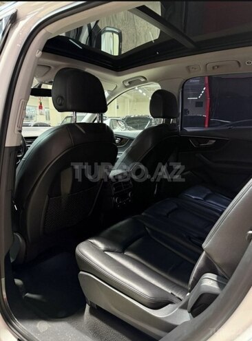 Audi Q7-12