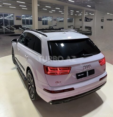 Audi Q7-6