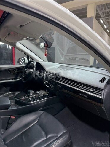 Audi Q7-8