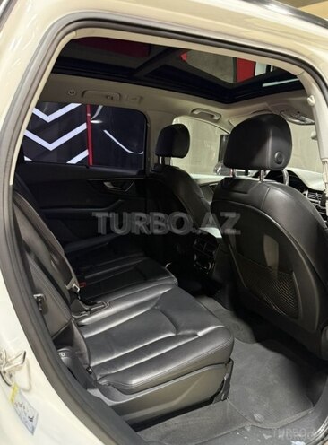 Audi Q7-15