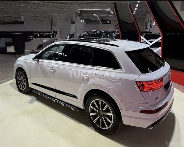 Audi Q7-3
