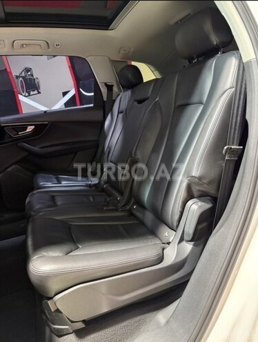Audi Q7-17