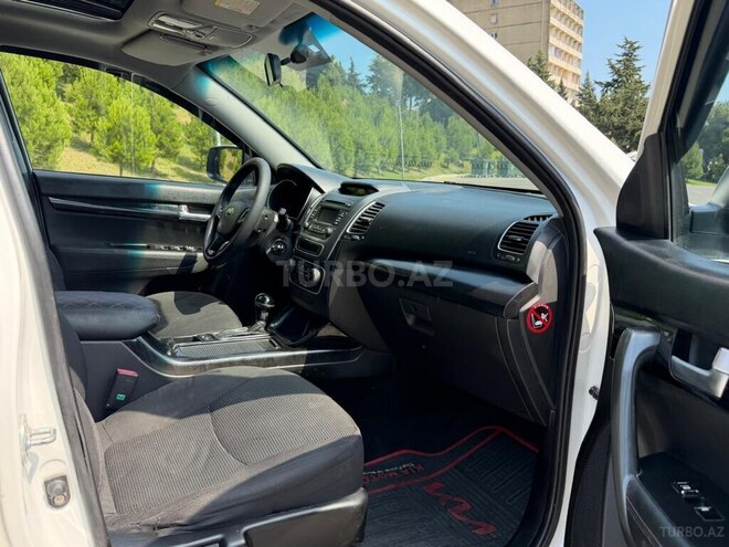 Kia Sorento-12