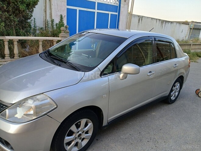 Nissan Tiida-3
