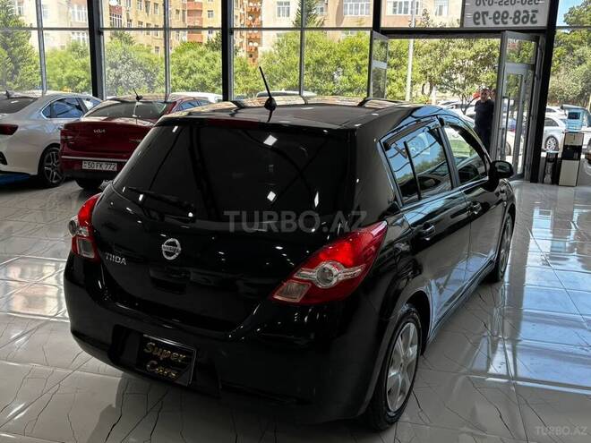 Nissan Tiida-4