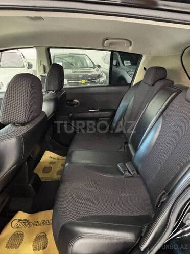 Nissan Tiida-10