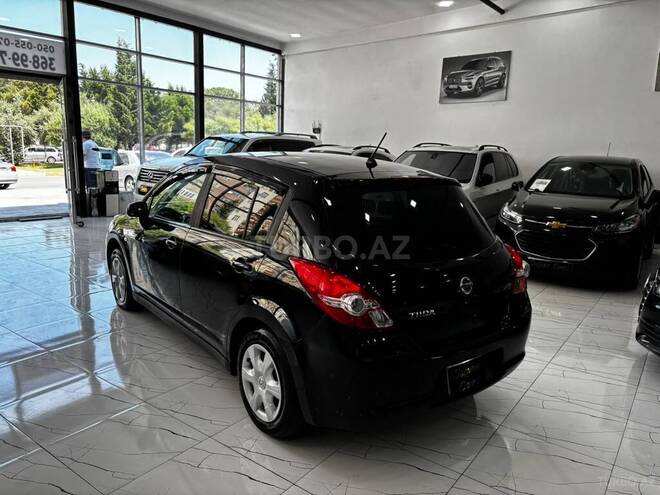 Nissan Tiida-5