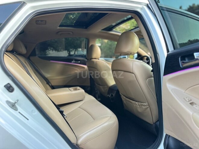 Hyundai Sonata-13
