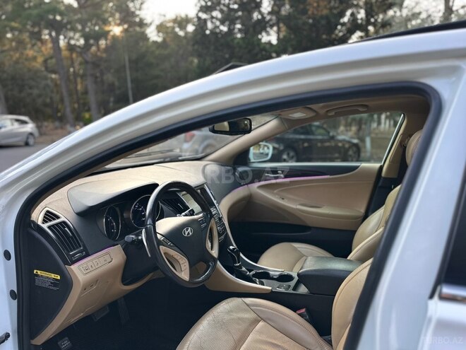 Hyundai Sonata-16