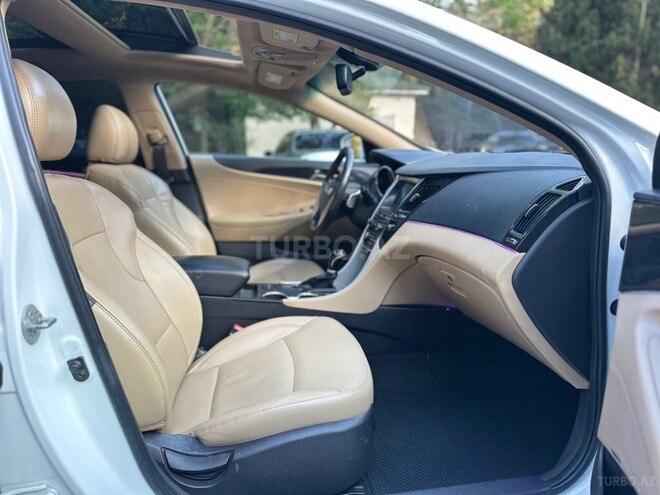 Hyundai Sonata-14