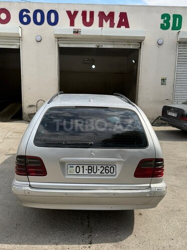 Mercedes E 270-3