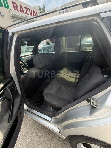 Mercedes E 270-8