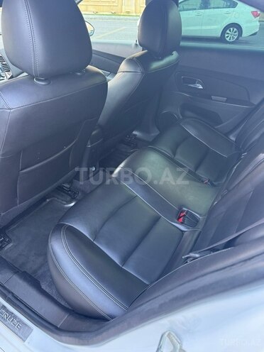 Chevrolet Cruze-12