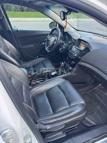 Chevrolet Cruze-11