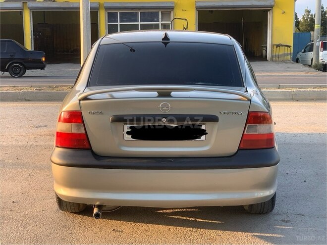 Opel Vectra-12