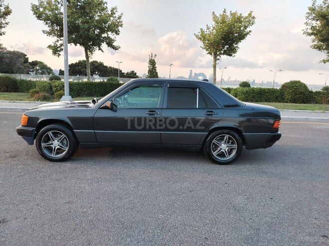 Mercedes 190-12