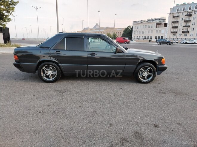 Mercedes 190-11