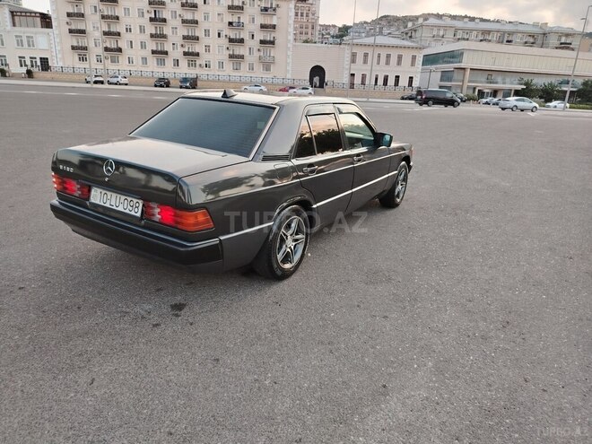 Mercedes 190-10