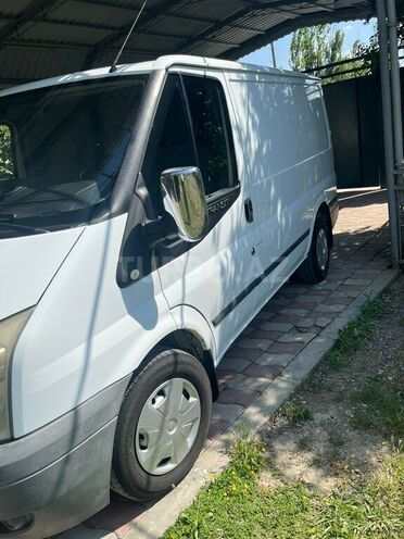 Ford Transit-9