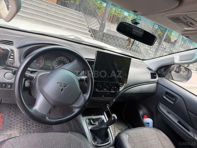 Mitsubishi L200-7