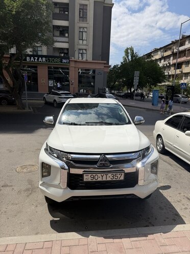 Mitsubishi L200-1