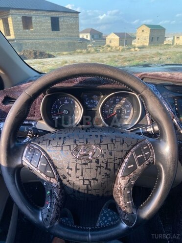 Hyundai Elantra-11
