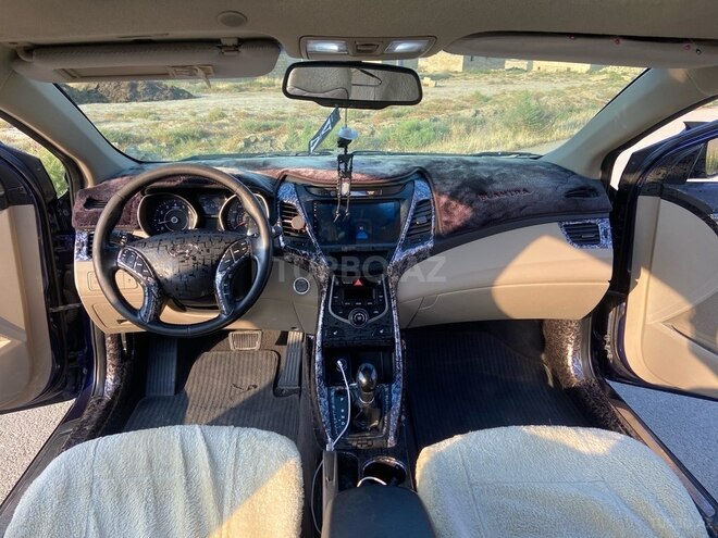 Hyundai Elantra-10