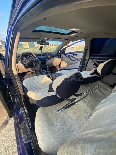 Hyundai Elantra-8