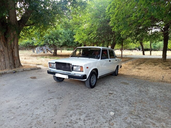 LADA (VAZ) 2107-1