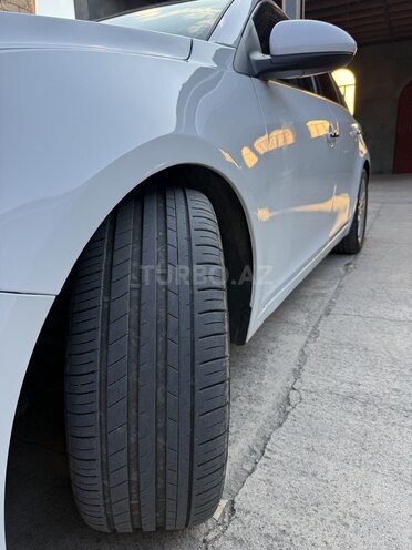 Chevrolet Cruze-13